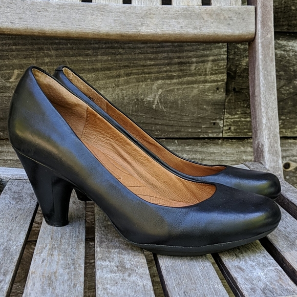 clarks anika kendra black suede